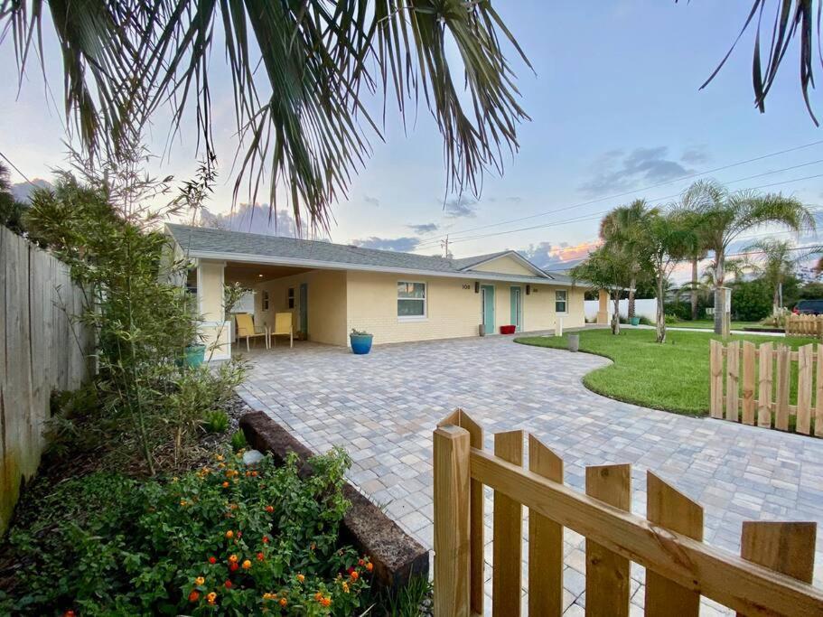 Rated! Buddha's Bungalow, Near Flagler & Hébergement de vacances New Smyrna Beach